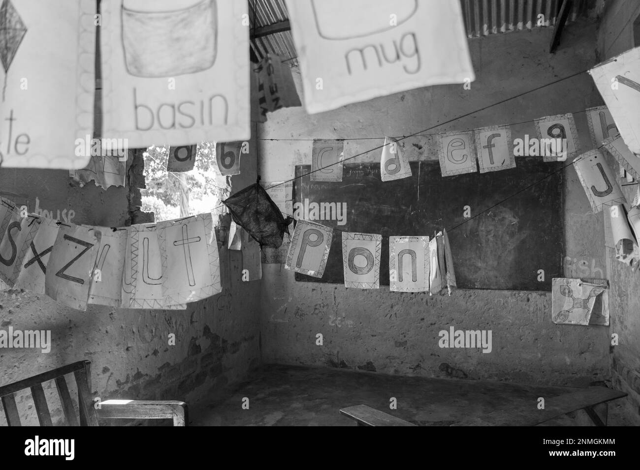 Une salle de classe dans une école primaire rurale en Ouganda. Banque D'Images