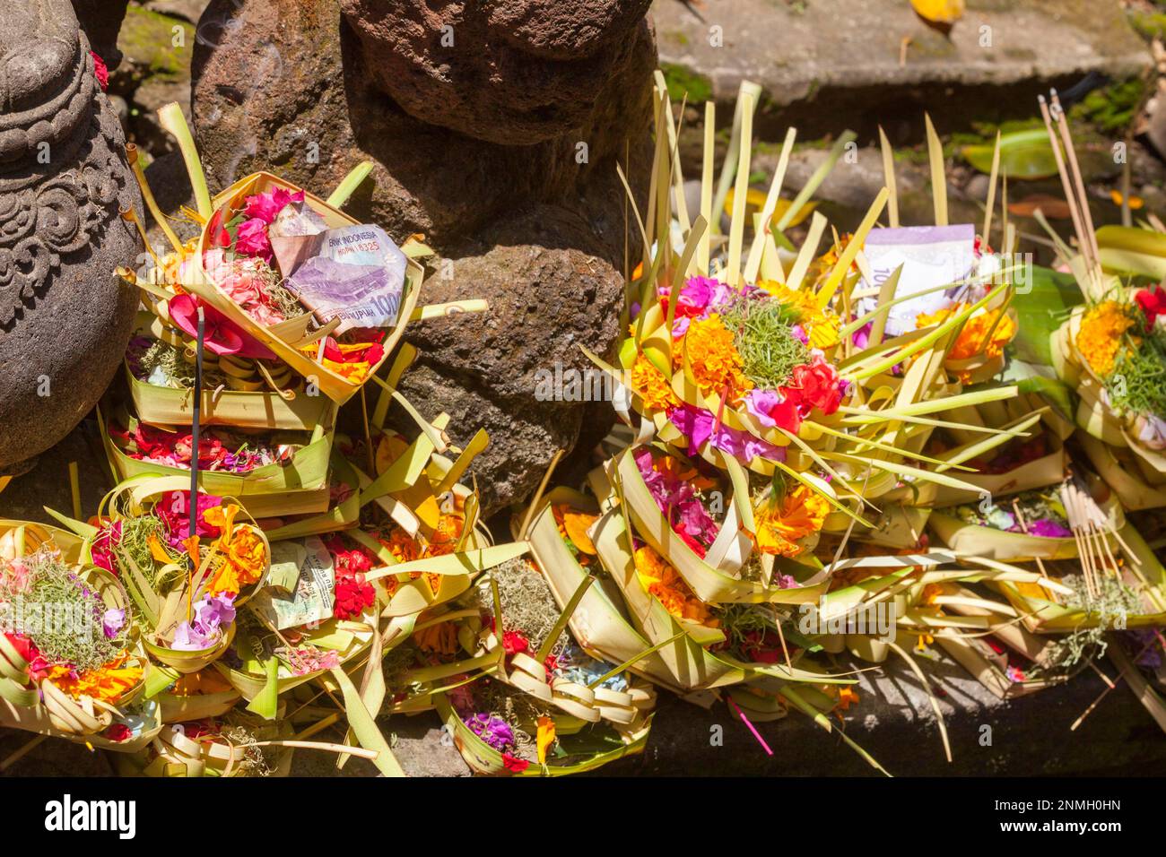 Offres aux sources chaudes de Tirta Empul, Bali, Indonésie Banque D'Images