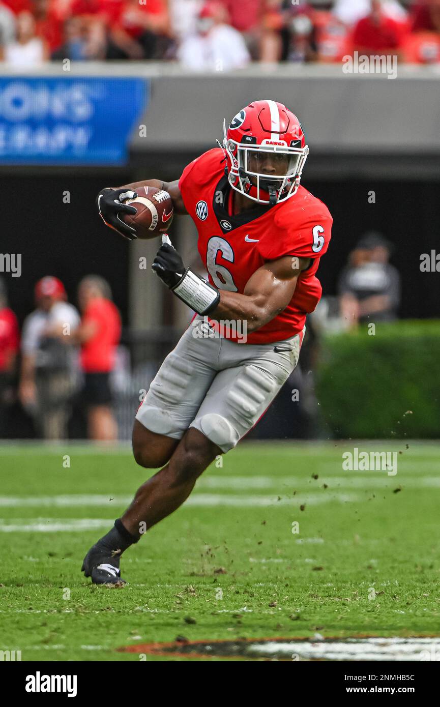 ATHENS, GA - OCTOBER 02: Georgia Bulldogs running back Kenny McIntosh (6) during the NCAA football game between the Arkansas Razorbacks and Georgia Bulldogs on October 2, 2021 at Sanford Stadium in Athens, GA. (Photo by John Adams/Icon Sportswire) (Icon Sportswire via AP Images) Banque D'Images