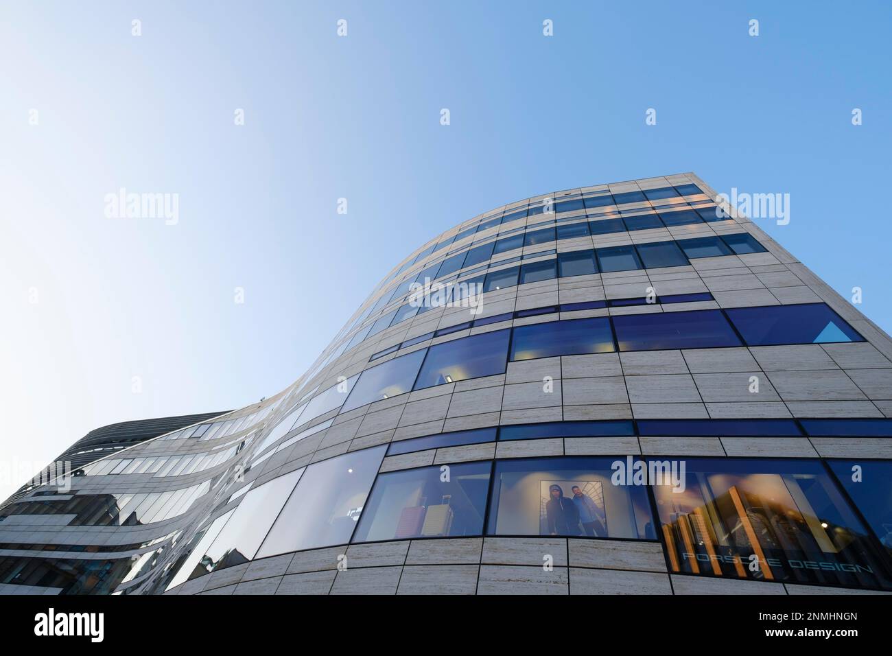 Bâtiment commercial moderne, Koe-Bogen, architecte Daniel Libeskind, Düsseldorf, Rhénanie-du-Nord-Westphalie, Allemagne Banque D'Images