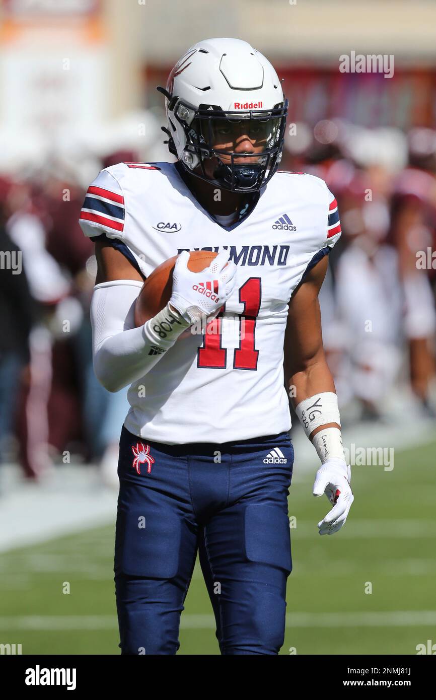 BLACKSBURG, VA - SEPTEMBER 25: Richmond Spiders wide receiver Justin Jasper (11) participates in pregame drills prior to a game between the Richmond Spiders and the Virginia Tech Hokies on September 25, 2021, at Lane Stadium in Blacksburg, VA. (Photo by Lee Coleman/Icon Sportswire) (Icon Sportswire via AP Images) Banque D'Images