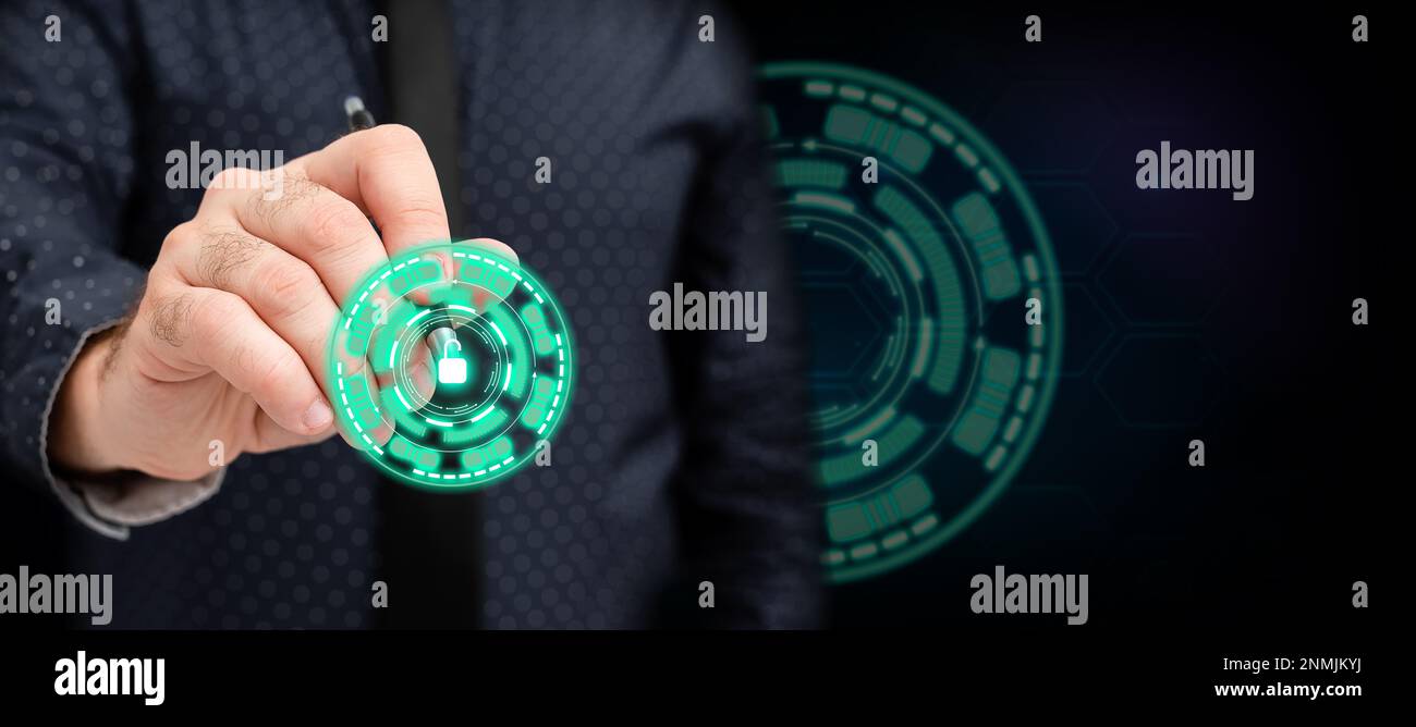 Homme d'affaires en uniforme de bureau tenant le stylo écrivant à l'écran présentant la technologie futuriste. Technicien de laboratoire utilisant le stylet prendre des notes montrant moderne Banque D'Images
