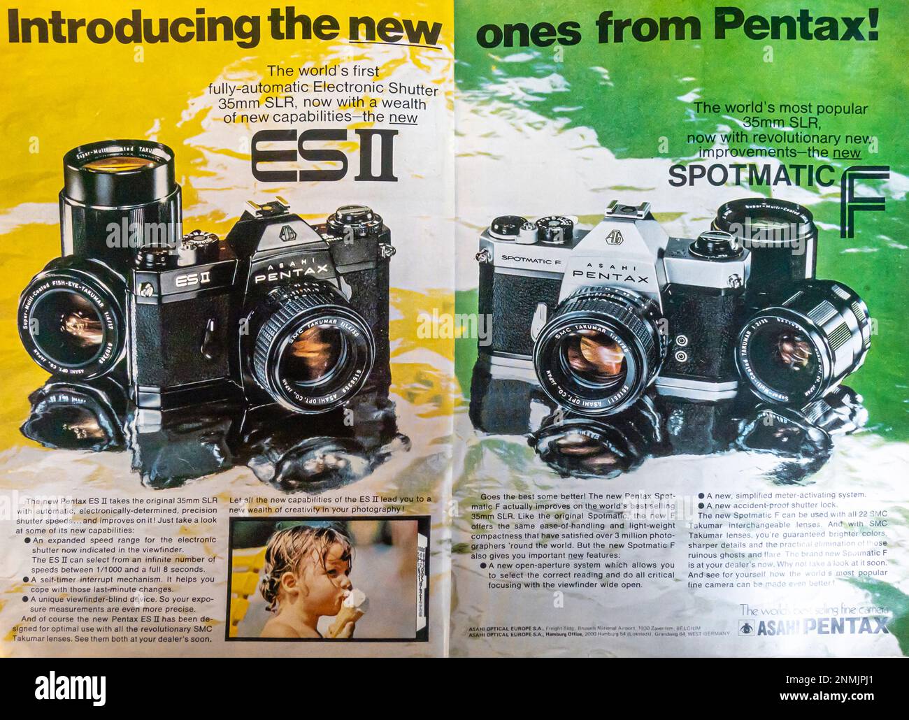 Asahi Pentax dans un magazine NatGeo, mars 1974 Banque D'Images