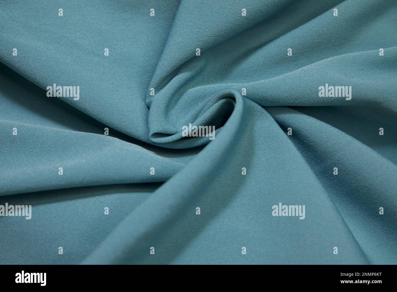 Fond en tissu turquoise. Tissu turquoise ondule la texture de fond. Tissu textile turquoise. Banque D'Images