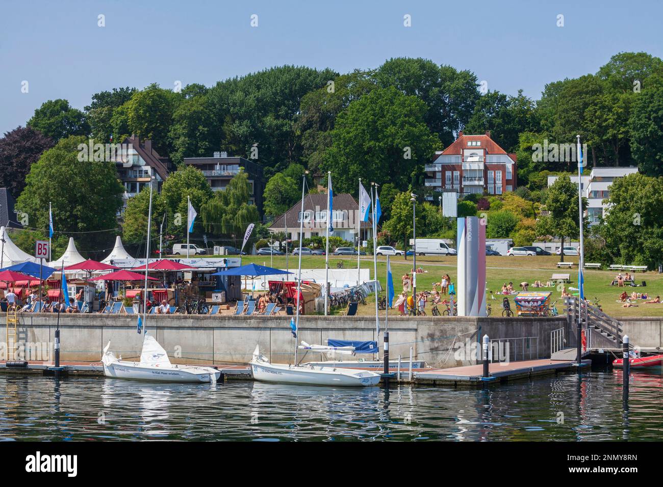 Promenade côtière, fjord de Kiel, Kiel, Schleswig-Holstein, Allemagne Banque D'Images