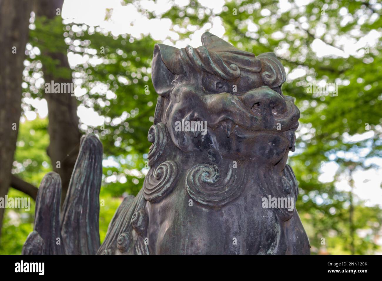 Komainu, ou lion-dog, statue à Asanogawa inari jinja, Kanazawa, Japon. Banque D'Images