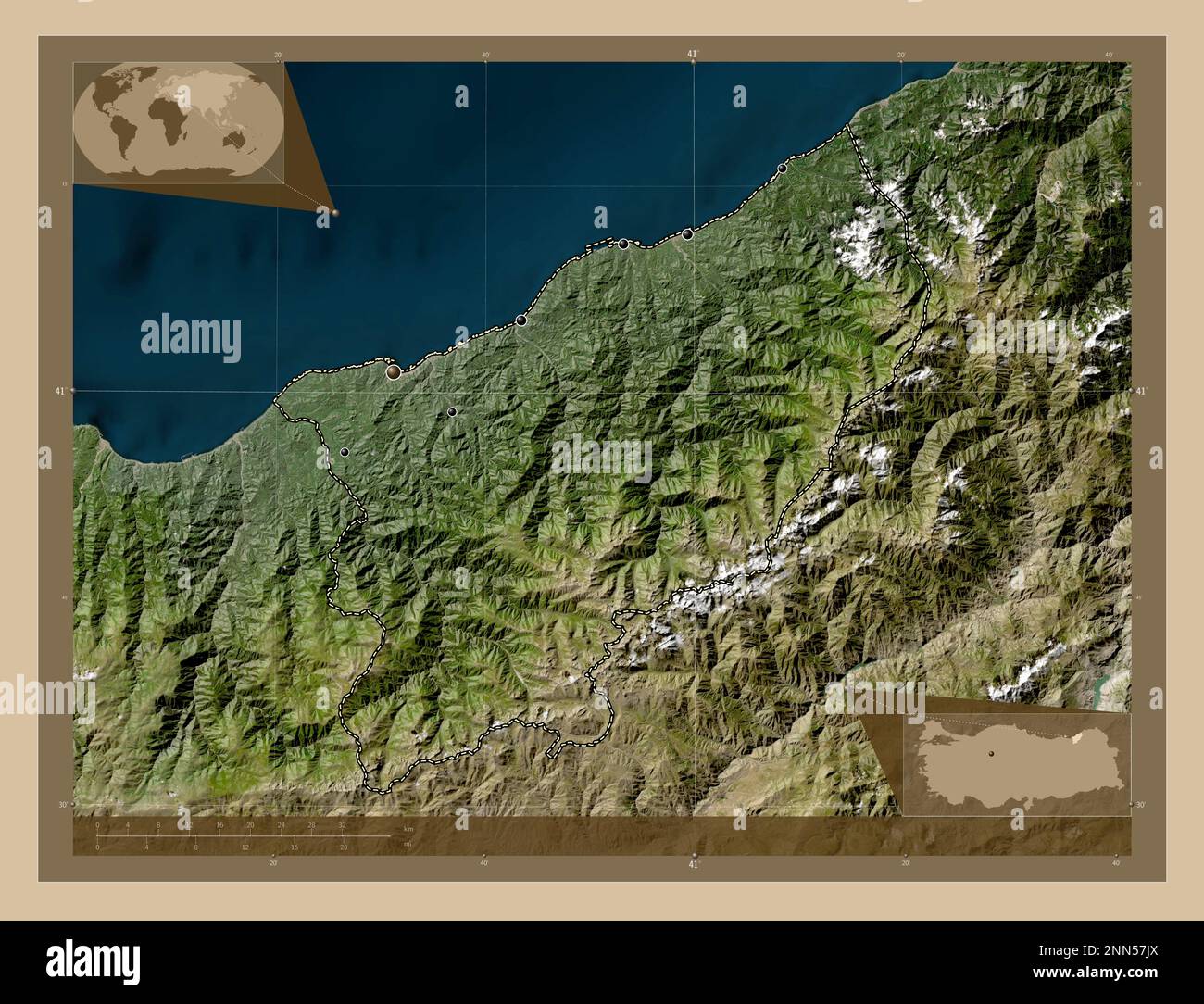 Rize, province du Turkiye. Carte satellite basse résolution. Lieux des principales villes de la région. Cartes d'emplacement auxiliaire d'angle Banque D'Images