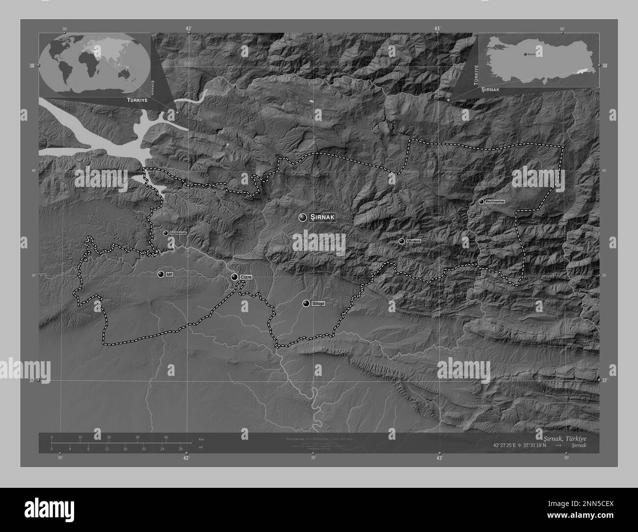 Srnak, province du Turkiye. Carte d'altitude en niveaux de gris avec lacs et rivières. Lieux et noms des principales villes de la région. Emplacement auxiliaire du coin Banque D'Images