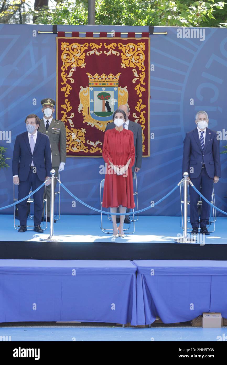 (L-R) José Luis Martínez Almeida, Queen Letizia and Fernando Grande Marlaska during the event held on the occasion of the day of 'San Juan Bautista. Patron Saint of the Municipal Police of Madrid, on 24 June 2021, in Madrid (Spain). POLICE;QUEEN;ROYALTY;POLITICIANS José Ramón Hernando / Europa Press 06/24/2021 (Europa Press via AP) Banque D'Images
