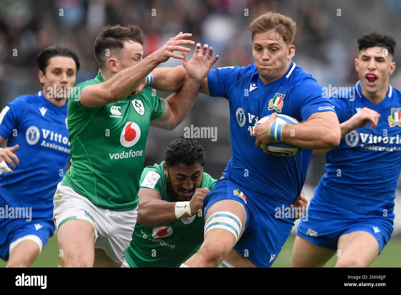 Rome, Italie. 25th févr. 2023. Lorenzo Cannone d'Italie, Hugo Keenan et Bundee Aki d'Irlande lors du match de rugby des six Nations entre l'Italie et l'Irlande au Stadio Olimpico à Rome sur 25 février 2023. Photo Antonietta Baldassarre/Insidefoto crédit: Insidefoto di andrea staccioli/Alamy Live News Banque D'Images