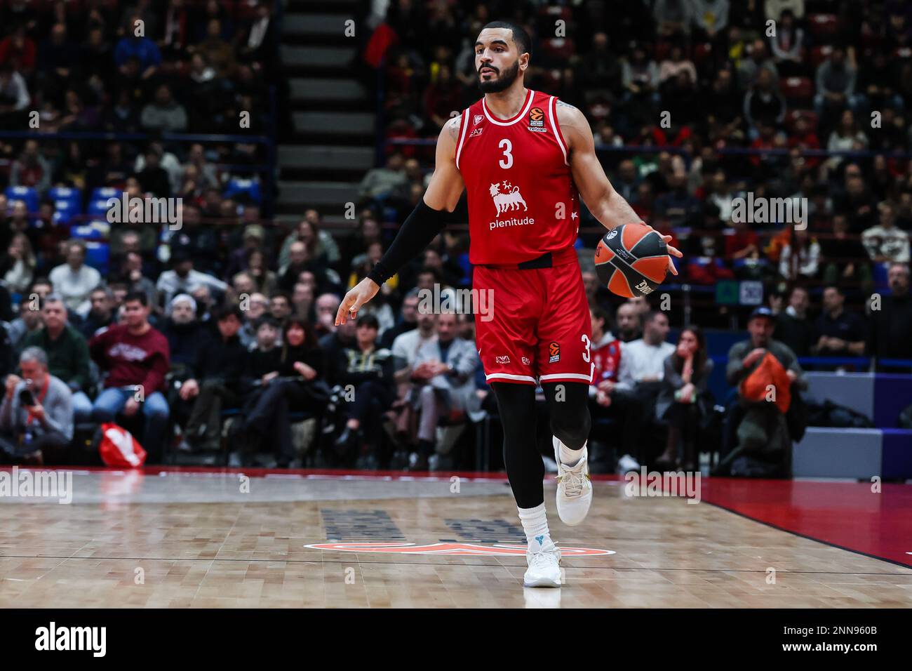 Nazareth Mitrou-long #3 de EA7 Emporio Armani Milan en action pendant le jeu de la saison régulière EuroLeague Turkish Airlines Round 25 entre EA7 Emporio Armani Milan et Panathinaikos Athènes au Forum de Mediolanum. Score final; Milan 78:76 Panathinaikos. Banque D'Images