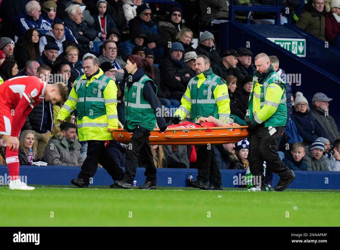 Paddy McNair #17 de Middlesbrough est étiré du terrain pendant le match de championnat de Sky Bet West Bromwich Albion vs Middlesbrough aux Hawthorns, West Bromwich, Royaume-Uni, 25th février 2023 (photo de Steve Flynn/News Images) Banque D'Images