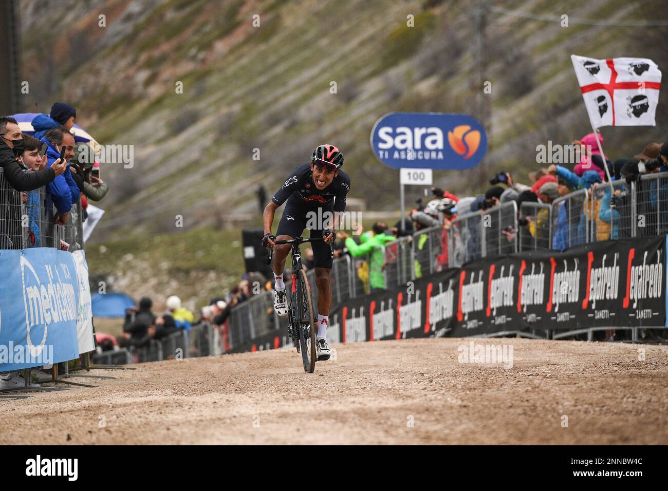 Egan Bernal wins the ninth stage of the Giro d'Italia cycling race, from Castel di Sangro to Campo Felice, Italy, Sunday, May 16, 2021. (Marco Alpozzi/LaPresse via AP) Banque D'Images