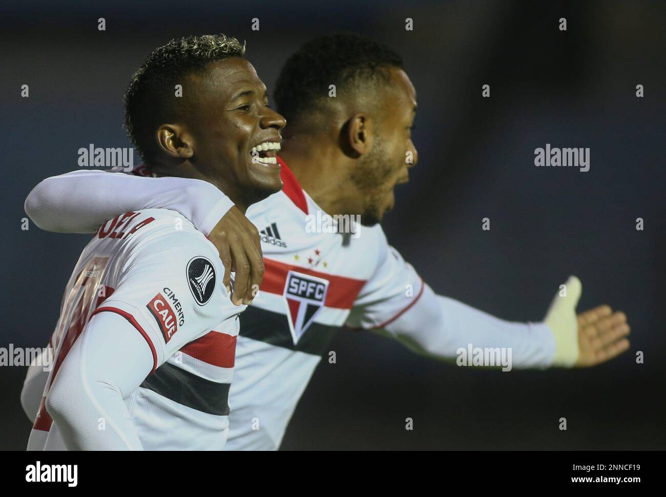Luis Orejuela of Brazil's Sao Paulo, left, celebrates with teammate Welington after scoring his side's opening goal during a Copa Libertadores soccer match against Uruguay's Rentistas in Montevideo, Uruguay, Wednesday, May 12, 2021. (Ernesto Ryan/Pool via AP) Banque D'Images