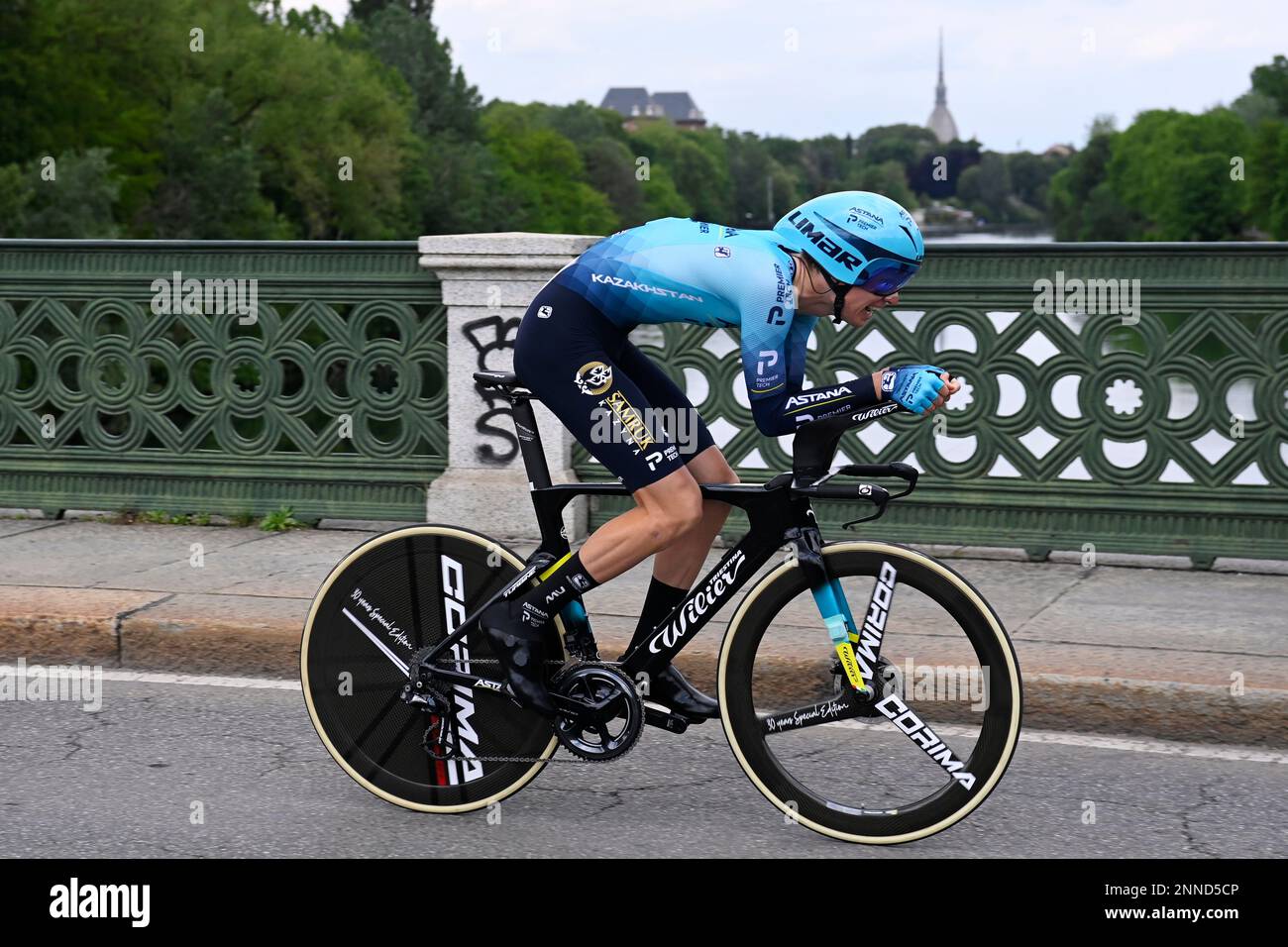Aleksandr Vlasov competes during the opening stage of the Giro d’Italia cycling race, an individual time trial in Turin, Italy, Saturday, May 9, 2021. (Fabio Ferrari/LaPresse via AP) Banque D'Images