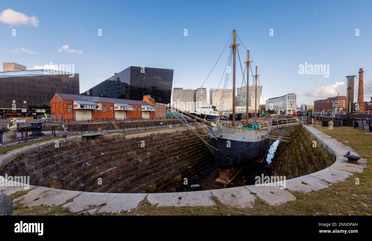 De Wadden trois goélette diesel à moteur à trois mâts dans un quai sec pour la conservation, mise en conserve Dock, Liverpool, Merseyside, Angleterre, ROYAUME-UNI Banque D'Images
