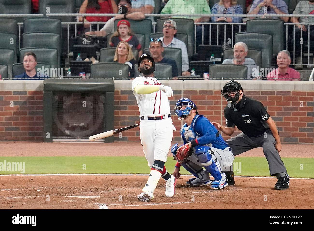 ATLANTA, GA - APRIL 27: Marcell Ozuna (20) of the Atlanta Braves watches his fly ball to center field during the Tuesday night MLB game between the Atlanta Braves and the Chicago Cubs on April 27, 2021 at Truist Park in Atlanta, Georgia. (Photo by David J. Griffin/Icon Sportswire) (Icon Sportswire via AP Images) Banque D'Images