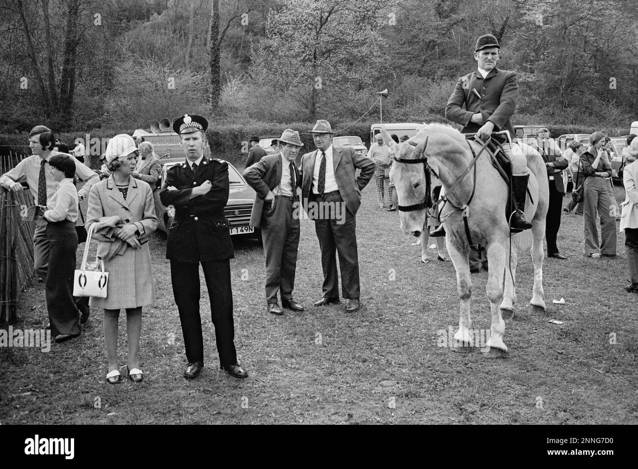 Personnes à une rencontre de course point à point, Lower Machen, pays de Galles du Sud, 1975 Banque D'Images