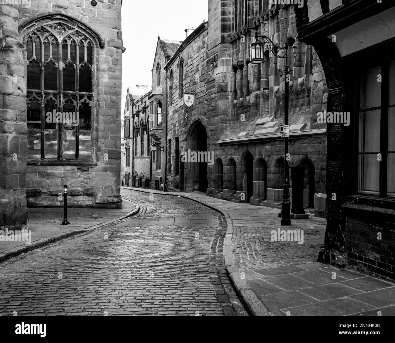 Image en noir et blanc du guildhall historique et du lieu de l'événement présentant un art et une architecture monumentales de l'époque médiévale, Angleterre, Royaume-Uni Banque D'Images