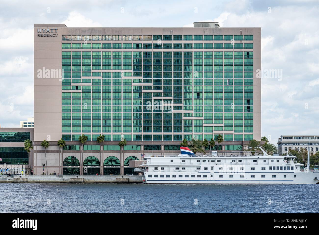 Great American Cruise Line sur le St. Johns River en face du Hyatt Regency Jacksonville Riverfront dans le centre-ville de Jacksonville, Floride. (ÉTATS-UNIS) Banque D'Images