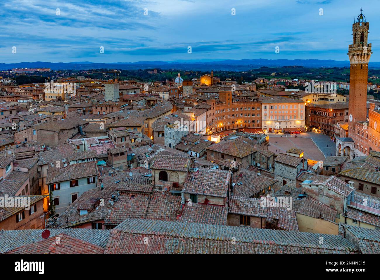 Italie, Toscane, Sienne, vue générale avec Piazza del Campo Banque D'Images