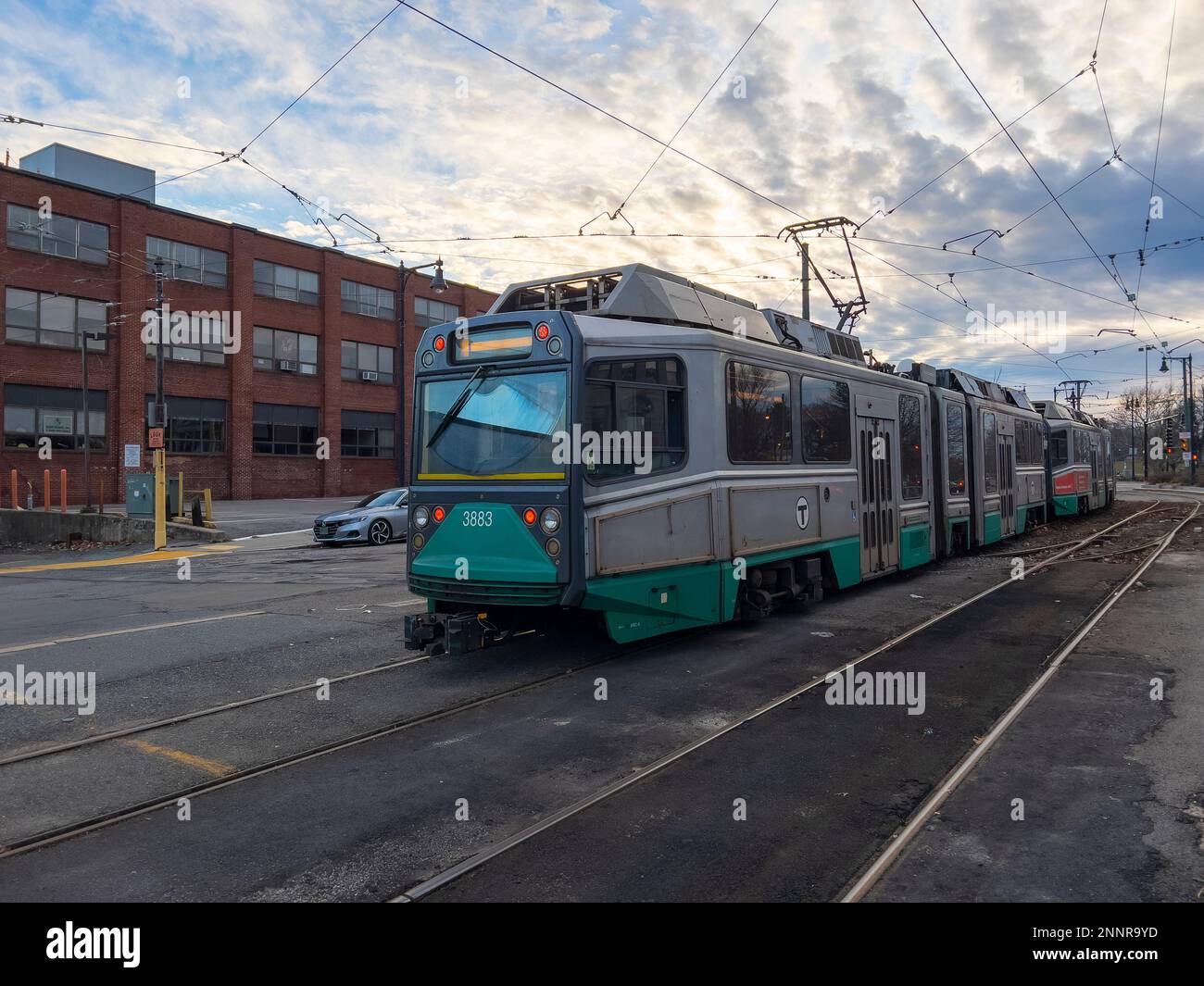 Boston MBTA Green Line Ansaldo Breda Type 8 au terminal de Cleveland Circle sur Beacon Street à Brighton, Boston, Massachusetts ma, États-Unis. Banque D'Images