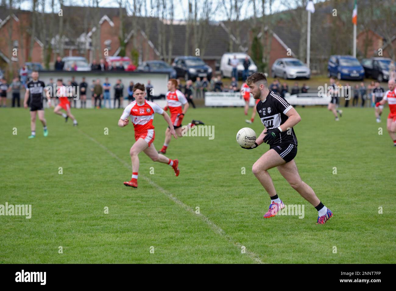 Jeu en football gaélique, football gaélique, entre St. Mary's Faughanvale et St. Matthew's Drumsurn, parc John McLaughlin, Faughanvale, comté de Derry Banque D'Images