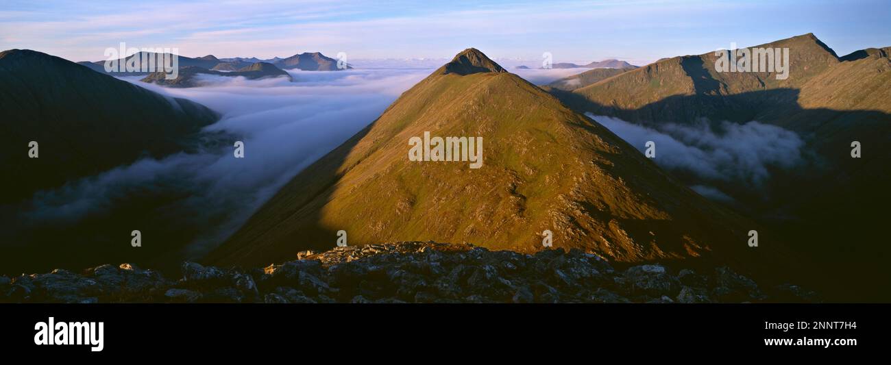 Feu tôt le matin sur Buachaville Etive Beag, Glen COE, Écosse Banque D'Images