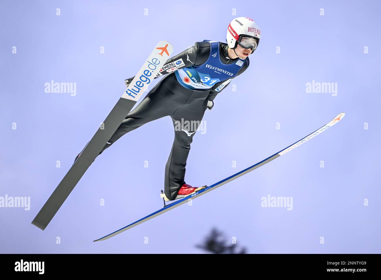 Planica, Slovénie. 25th févr. 2023. Naoki Nakamura, du Japon, en action lors de la compétition Man's ski Jumping HS102 aux Championnats du monde de ski nordique FIS 2023. Crédit : SOPA Images Limited/Alamy Live News Banque D'Images