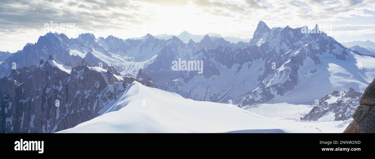 Alpes françaises et italiennes de l'aiguille du midi, Chamonix, France, Europe Banque D'Images