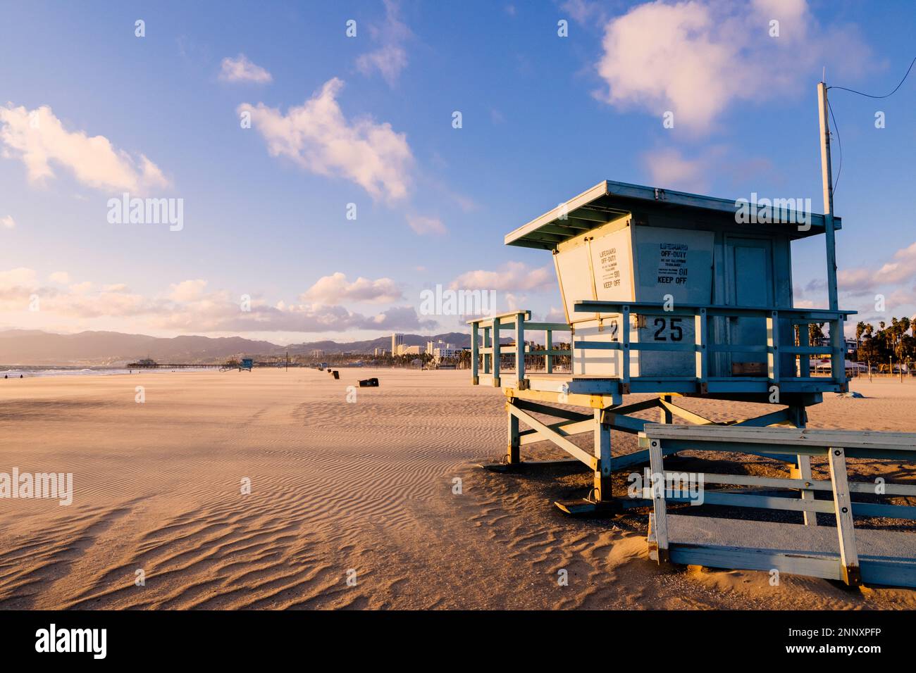 Refuge de sauveteurs sur Zuma Beach, Malibu, Californie, États-Unis Banque D'Images