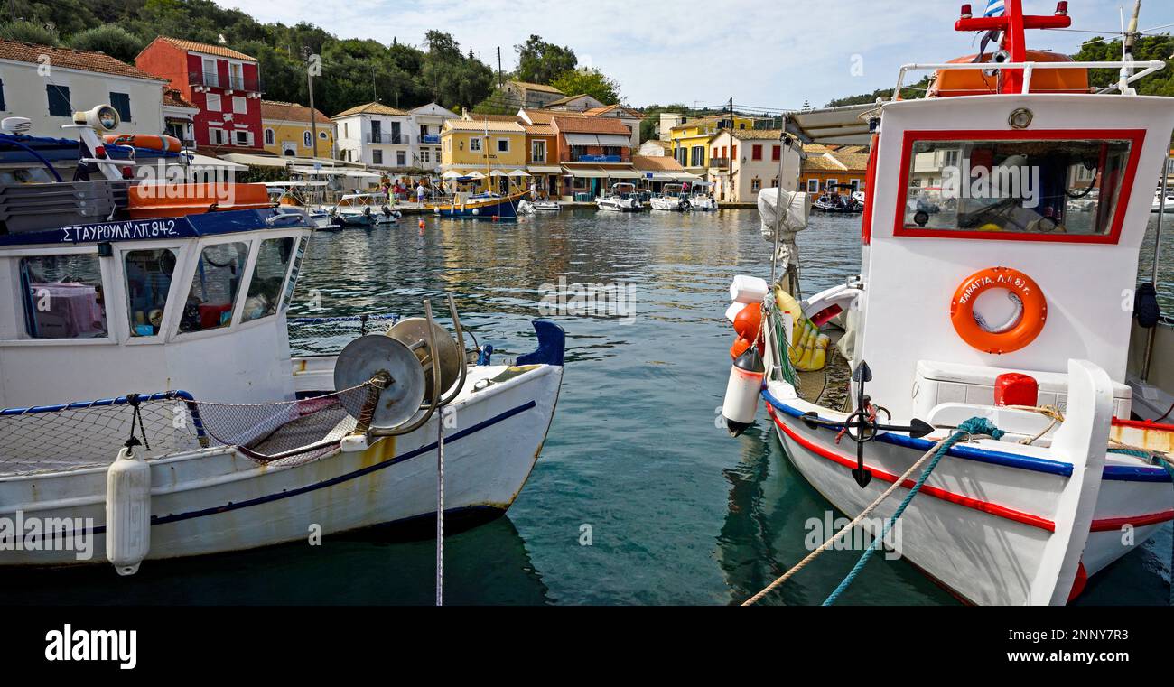Bateaux de pêche amarrés, Gaios, Paxos, Iles Ioniennes, Grèce Banque D'Images