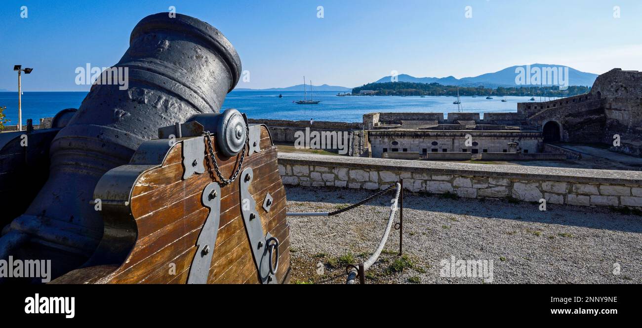 Vieux canon rouillé, Corfou, Iles Ioniennes, Grèce Banque D'Images