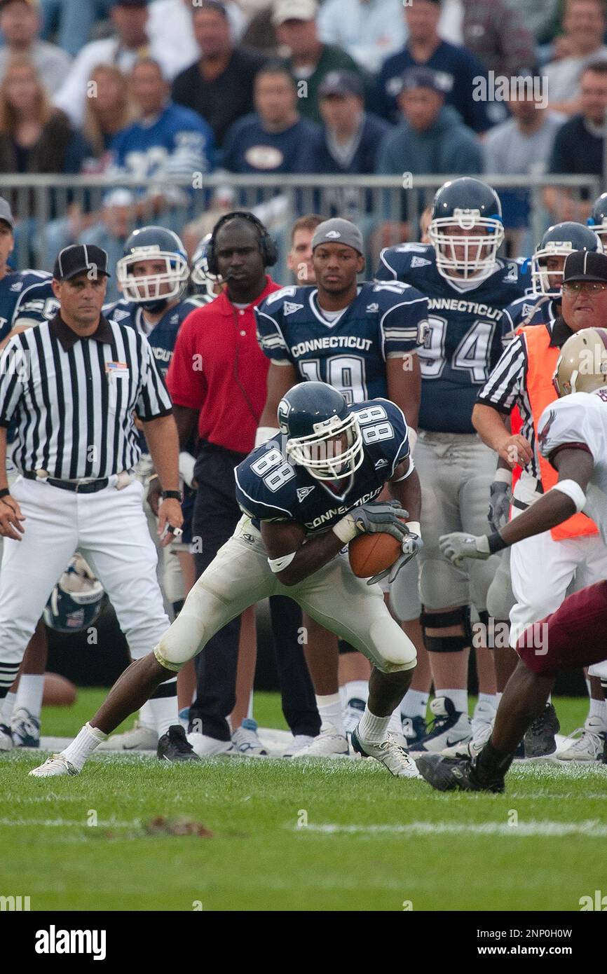 University of Connecticut Huskies receiver O'Neil Wilson (88) during an NCAA football game against the Boston College Eagles, Saturday, September 13, 2003 in East Hartford, CT. Boston College defeated UConn 24-14. (Tomasso DeRosa via AP) Banque D'Images