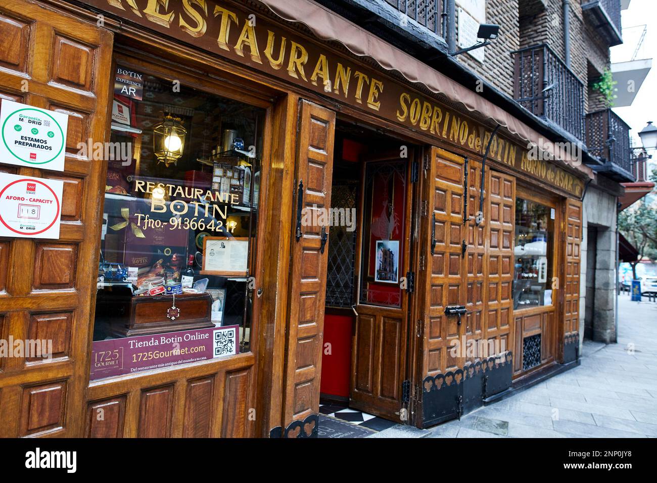 The Botín restaurant, in Madrid (Spain), on 28 January 2021. The Plenary of the Madrid City Council has approved this Tuesday, at the proposal of the area of Culture, Tourism and Sport, to declare the centenary restaurants of Madrid cultural and touristic spaces of special significance for citizens and general interest for the city. 28 JANUARY 2021;RESTAURANTS;HOSPITALITY;MADRID;MADRID CITY COUNCIL Jesús Hellín / Europa Press 01/28/2021 (Europa Press via AP) Banque D'Images