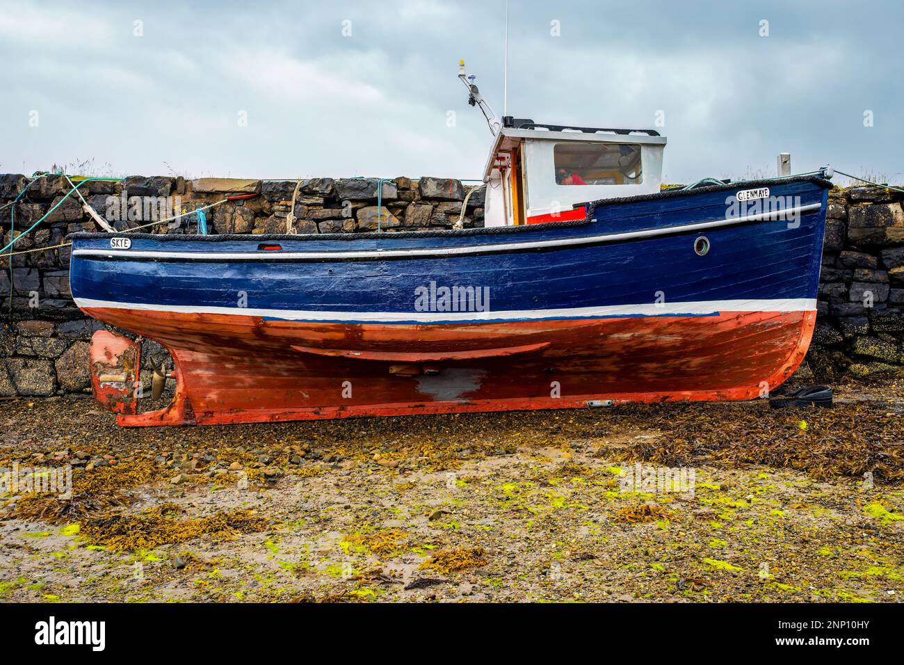 Bateau de pêche à Portree Harbour, île de Skye, Écosse, Royaume-Uni Banque D'Images