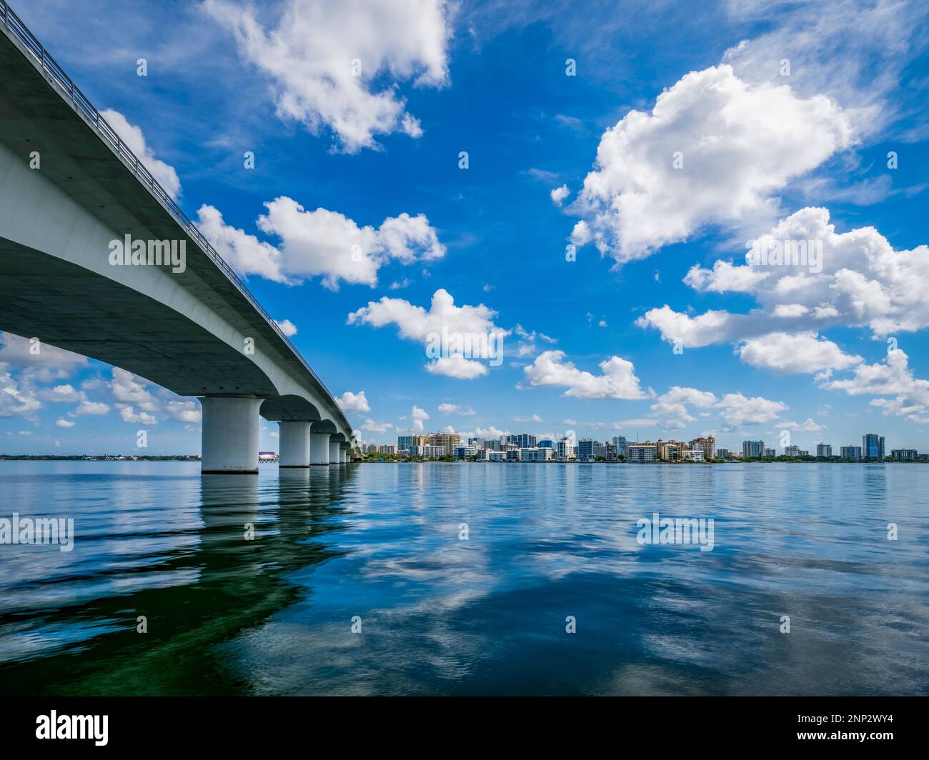 Pont John Ringling Causeway au-dessus de Sarasota Bay, Sarasota, Floride Banque D'Images
