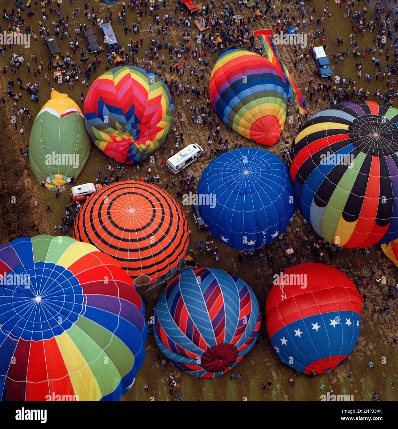 Vue aérienne du Festival de montgolfières d'Adirondack, Glen Falls, New York, États-Unis Banque D'Images