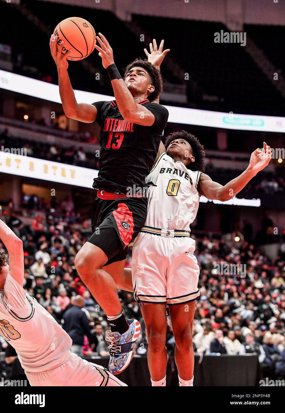 25 février 2023 Anaheim, CA.Cenetennial Corona (13) Eric Freeny en action pendant le championnat de basket-ball ouvert DIV pour garçons CIF-SS. Centennial Corona vs St. John Bosco.Centennial bat Bosco 58-57.Louis Lopez/Modern Exposure/Cal Sport Media Banque D'Images