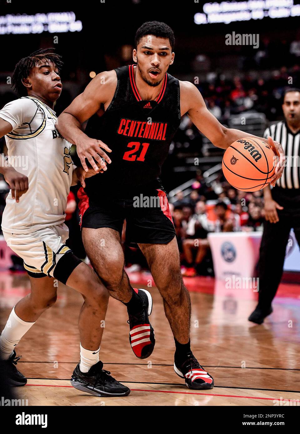 25 février 2023 Anaheim, CA.Cenetennial Corona (21) Aaron McBride en action pendant le championnat de basket-ball CIF-SS Boys Open DIV. Centennial Corona vs St. John Bosco.Centennial bat Bosco 58-57.Louis Lopez/Modern Exposure/Cal Sport Media Banque D'Images