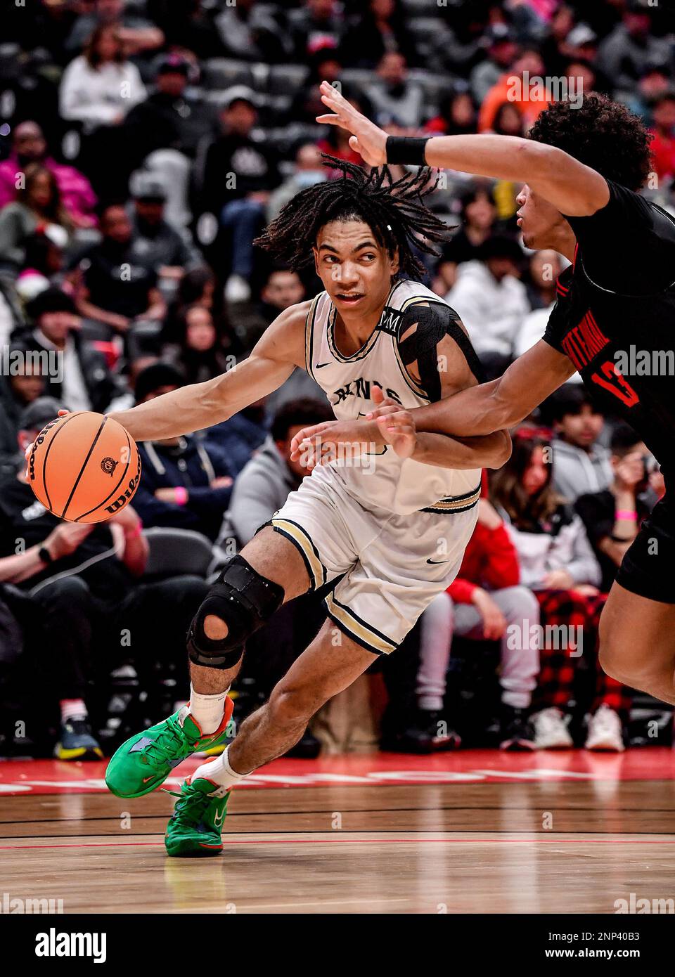 25 février 2023, Anaheim, CA John Bosco (3) Darrell Harrington en action pendant le championnat de basket-ball CIF-SS Boys Open DIV. Centennial Corona vs St. John Bosco.Centennial bat Bosco 58-57.Louis Lopez/Modern Exposure/Cal Sport Media Banque D'Images