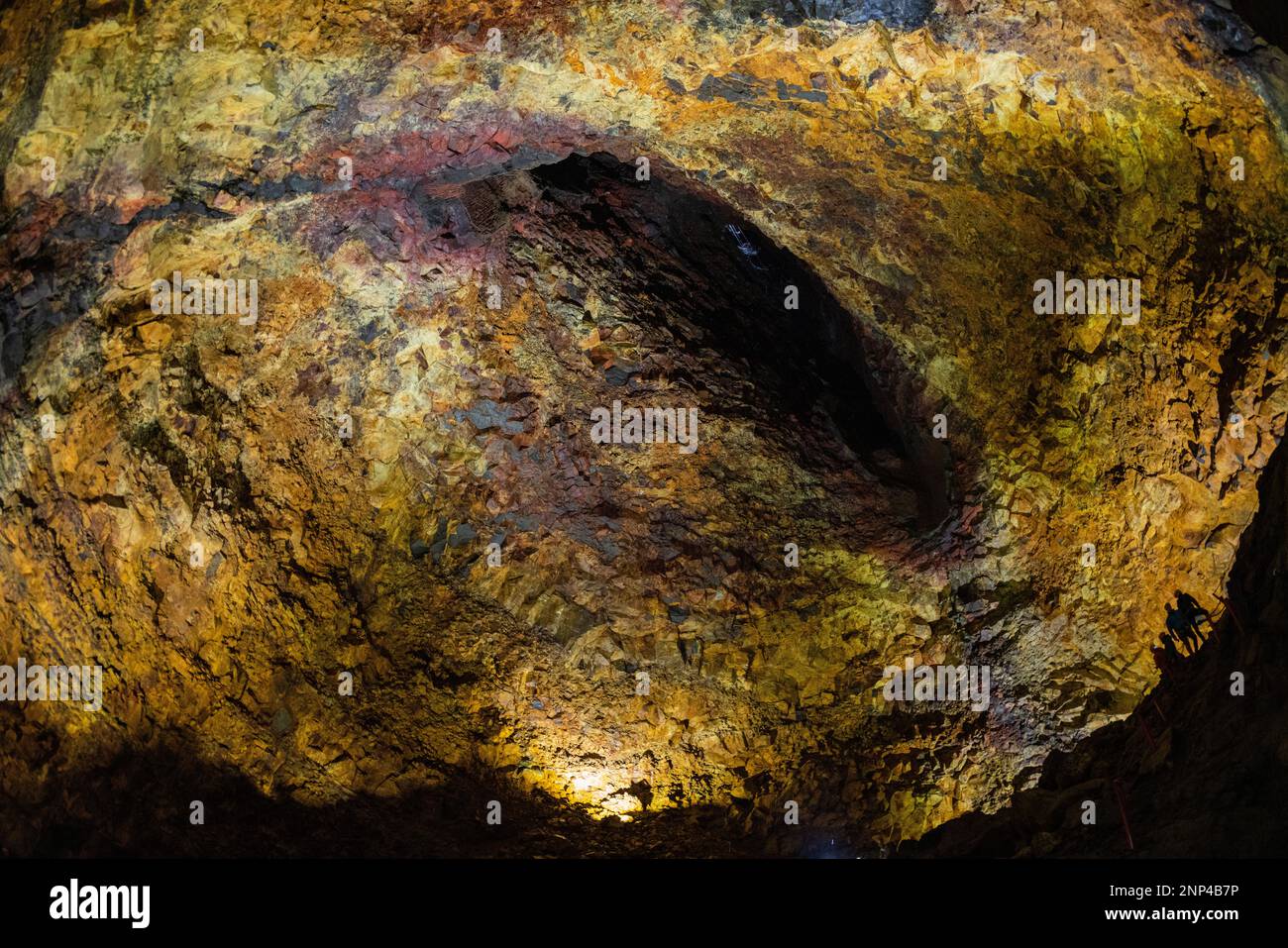 Les gens dans la grotte, Thrihnukagigur volcan magma chambre, Blafjoll montagnes, Reykjavik, Islande Banque D'Images