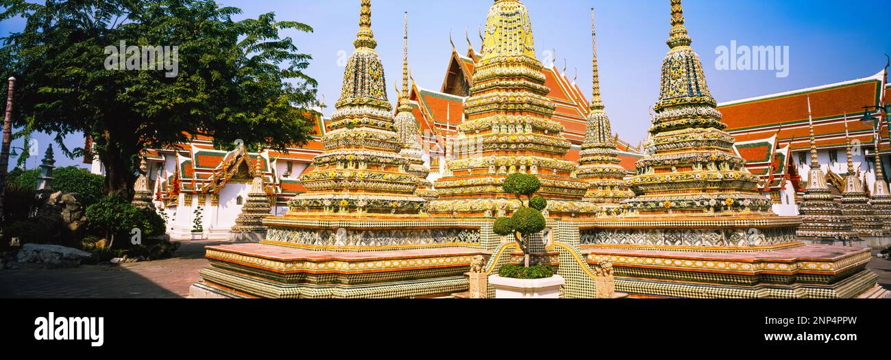 Stupas ornementées du temple bouddhiste, Wat Pho, Bangkok, Thaïlande Banque D'Images
