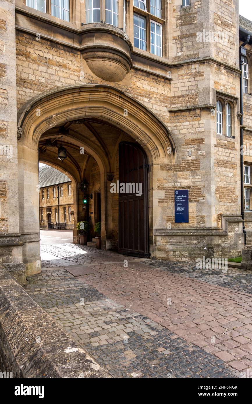 Entrée de l'arcade et Porters Lodge, Uppingham, école de jour et de pension privée indépendante, Rutland, Angleterre, Royaume-Uni Banque D'Images