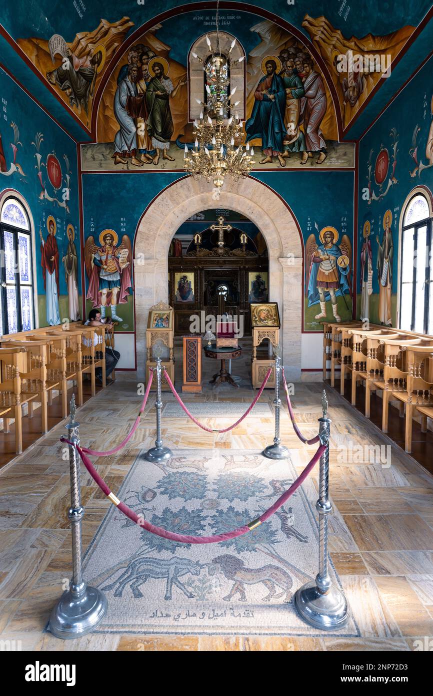 Al Maghtas, Jordanie - 31 octobre 2022 : Église orthodoxe grecque Saint Jean-Baptiste Insode ou intérieur au site du Baptême de Jésus-Christ Banque D'Images