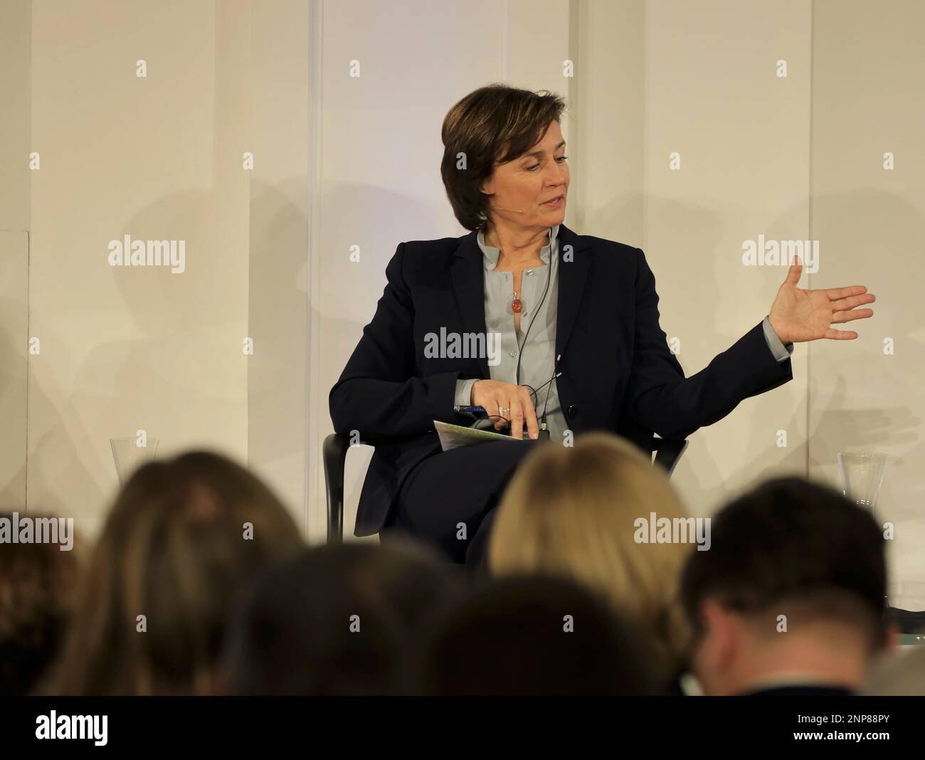 Berlin, Allemagne, 24 février 2023. La présentatrice allemande Sandra Maischberger. Banque D'Images