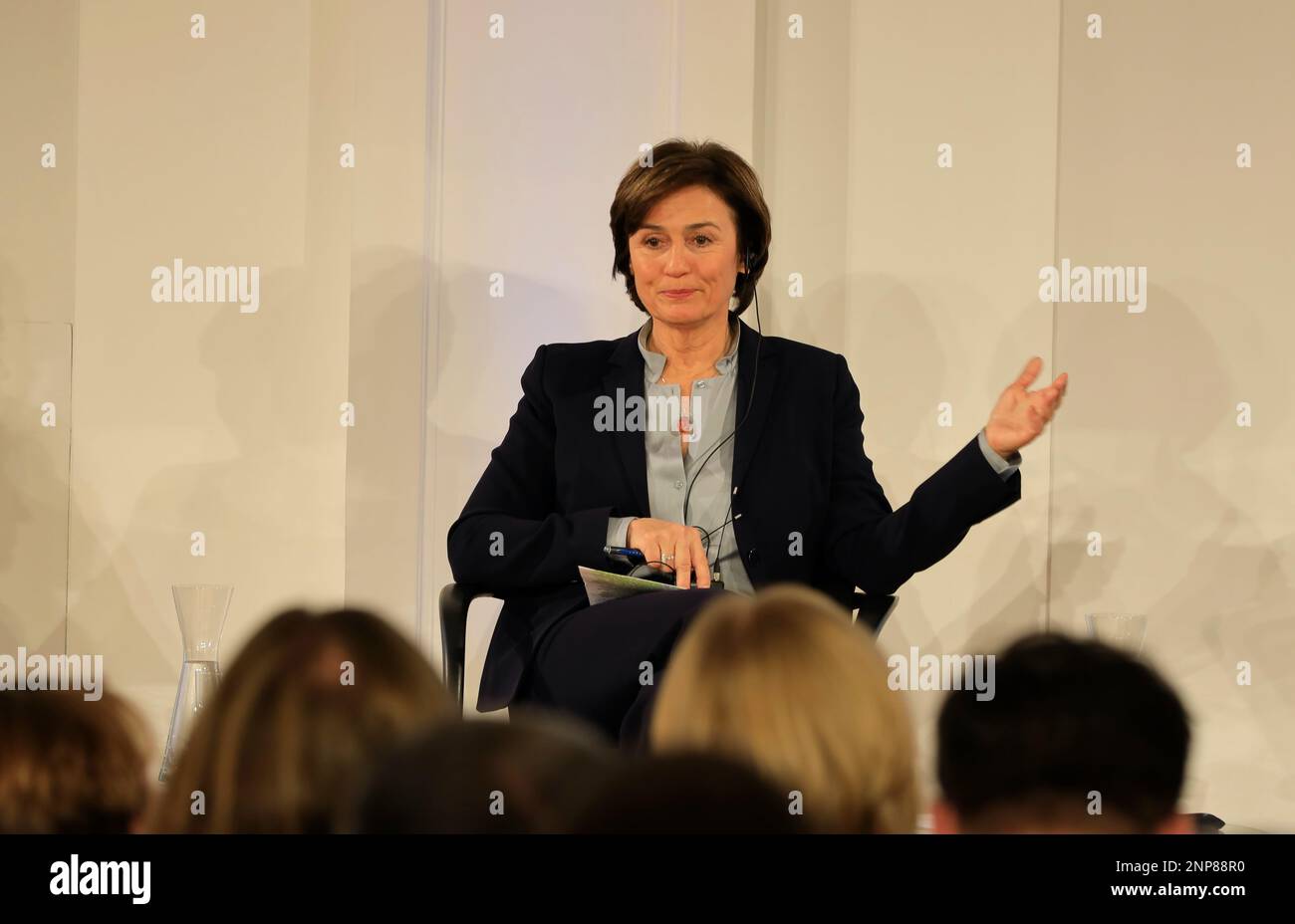 Berlin, Allemagne, 24 février 2023. La présentatrice allemande Sandra Maischberger. Banque D'Images
