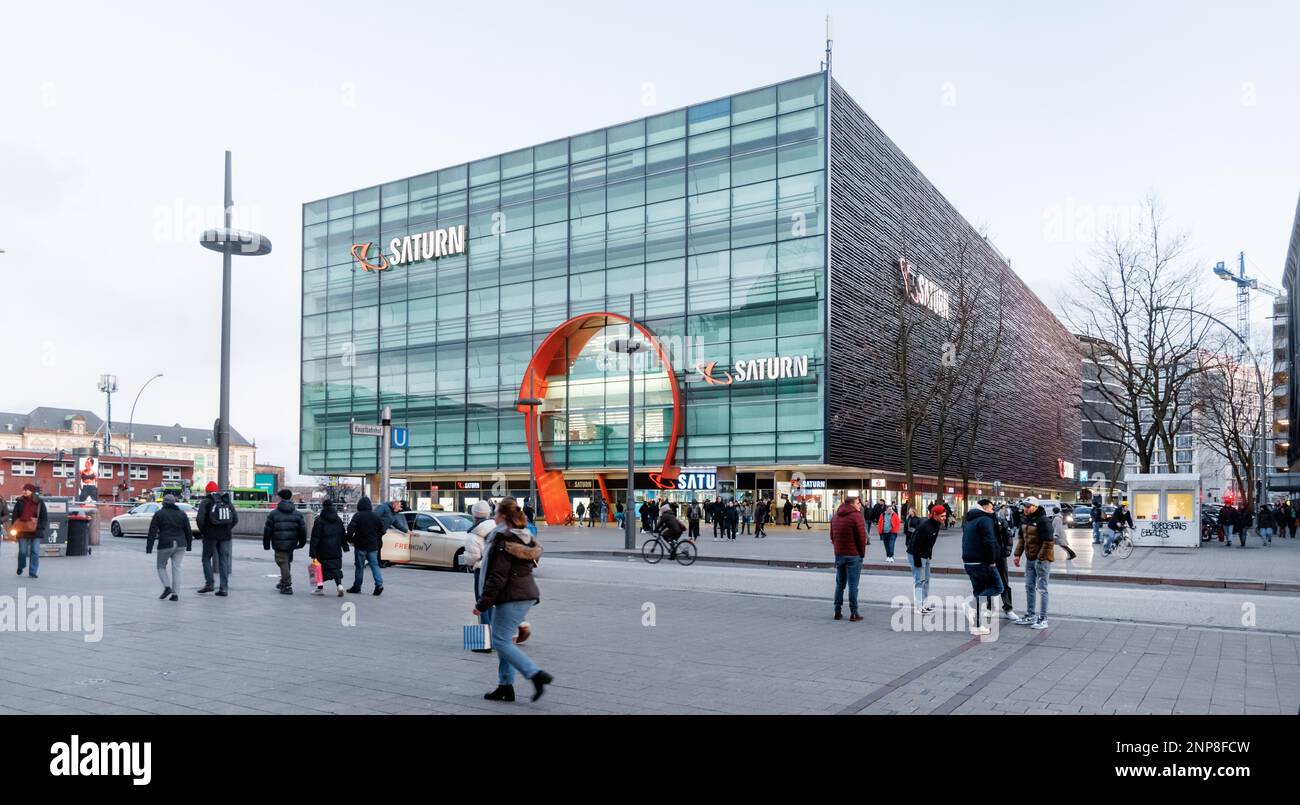 Hambourg, Allemagne. 25th févr. 2023. Vue sur le magasin Saturn Hamburg Altstadt au début de Mönckeberstrasse . Credit: Markus Scholz/dpa/Picture Alliance/dpa | Markus Scholz/dpa/Alay Live News Banque D'Images