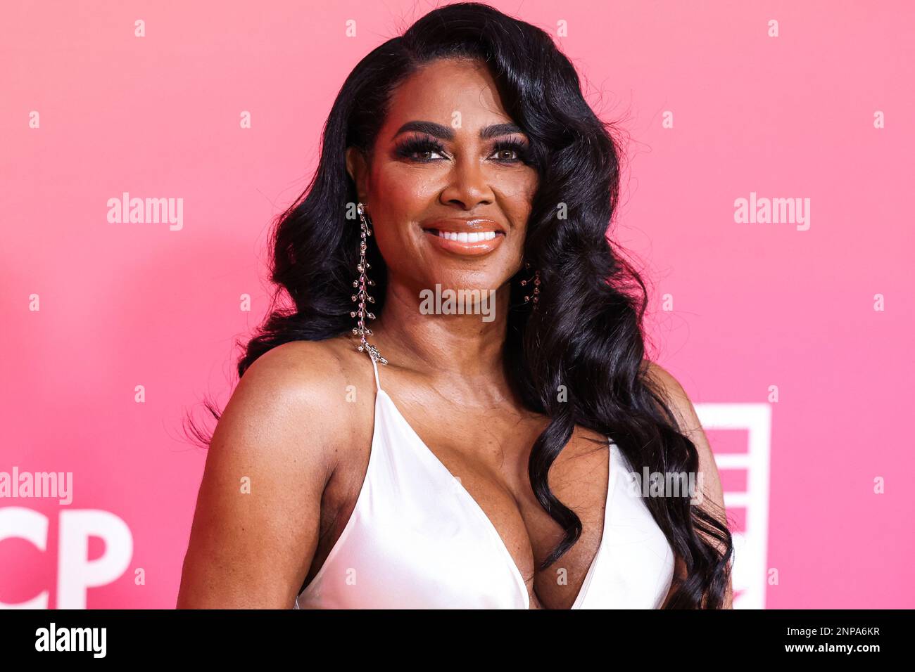 Pasadena, États-Unis. 25th févr. 2023. PASADENA, LOS ANGELES, CALIFORNIE, États-Unis - FÉVRIER 25 : Kenya Moore arrive aux prix annuels de l'image de l'ANACP 54th qui se tiennent à l'auditorium civique de Pasadena sur 25 février 2023 à Pasadena, Los Angeles, Californie, États-Unis. (Photo de Xavier Collin/image Press Agency) Credit: Image Press Agency/Alay Live News Banque D'Images