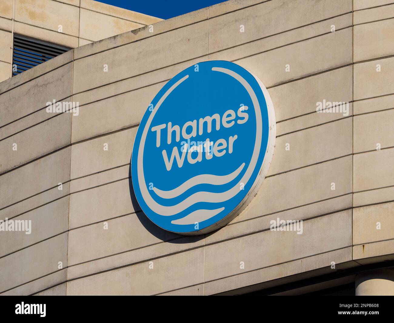 Thames Water logo, Thames Water, Clearwater court, Reading, Berkshire, Angleterre, Royaume-Uni, GB. Banque D'Images